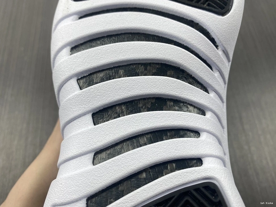 - 12 Playoffs CT8013-006 Retro (2022) Jordan 1107